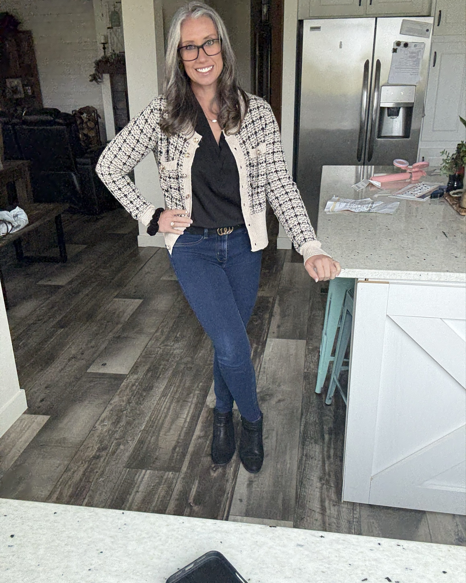 Sweater Cardigan 
Size Medium
5’5” 140lbs

#LTKGiftGuide #LTKOver40 #LTKFindsUnder50