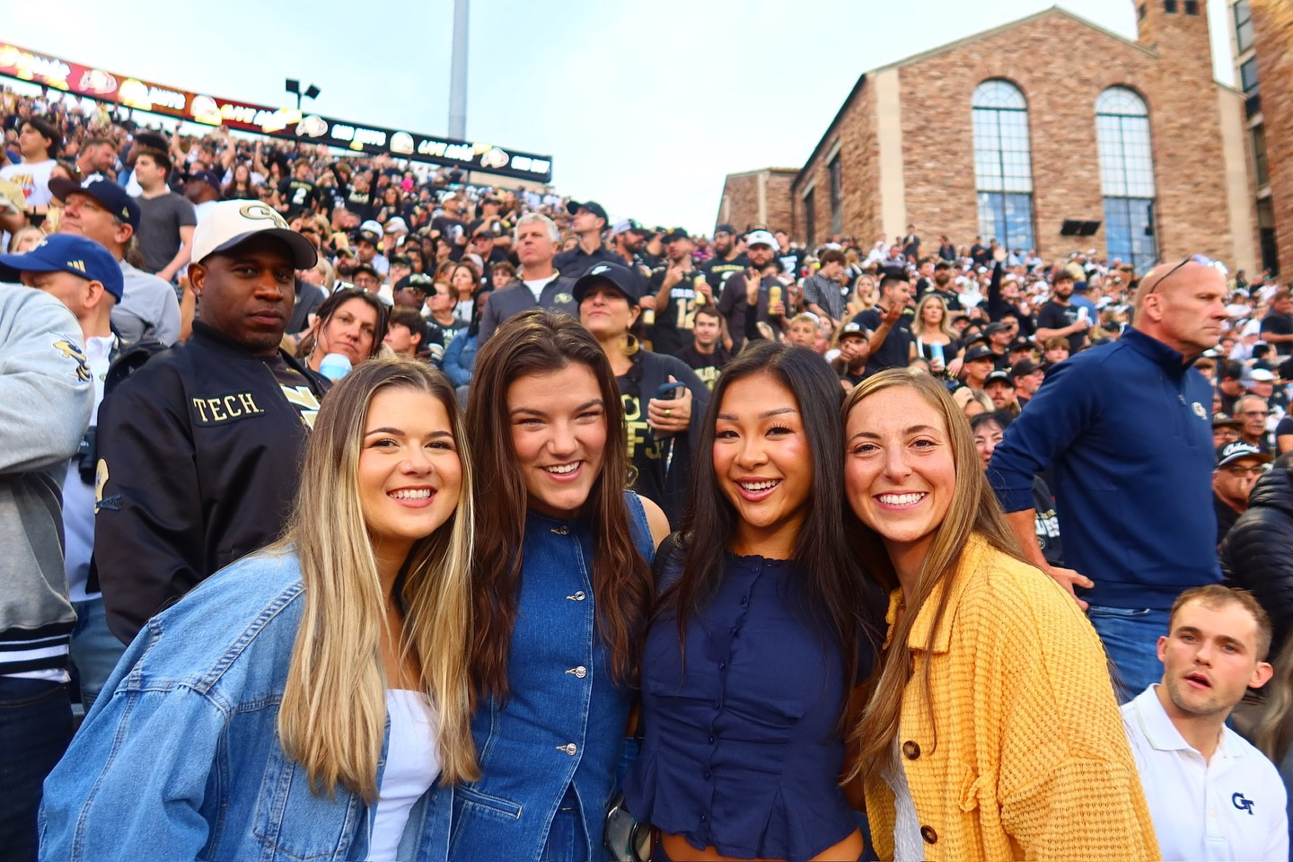 Can I get a goooo Jackets?!?🐝🤪 Love this denim set from Vici!✨ It runs tts! #denimset #denim #Vici #football #collegegameday

#LTKStyleTip #LTKTravel