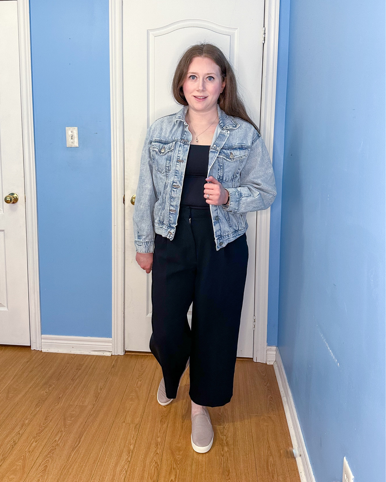 Elevated Casual Look

Pair a jean jacket, Aritzia contour top, wide-leg trousers, and a pair of slip-on shoes to complete this look.

Jean Jacket (Size M)
Aritzia Contour Top (Size M)
Aritzia Effortless Pants (Size 12)
Vince Slip On Shoes (Size 8)

#LTKmidsize #LTKstyletip