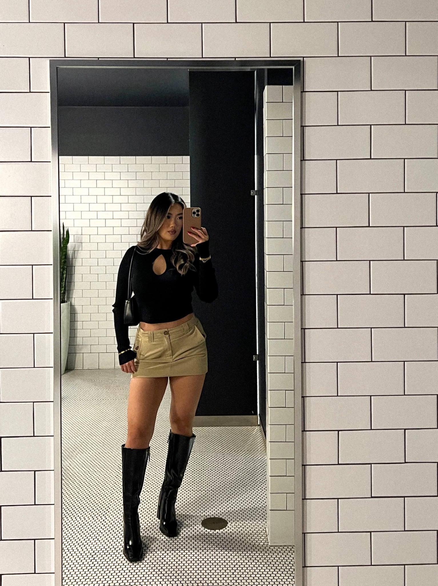 Gno fit ✨🖤

Top @ glassons 
Skirt and boots @ princesspolly
Jewlery @ amazon

#LTKSeasonal #LTKshoecrush #LTKeurope