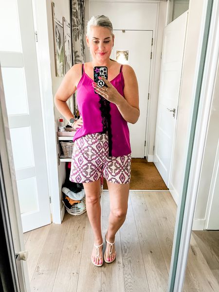 Outfits of the week

Wearing Ikat print shorts from Shoeby (last year, S) and a cerise cami top (Mango, old) paired with Ipanema sandals. 



#LTKunder50 #LTKstyletip #LTKeurope