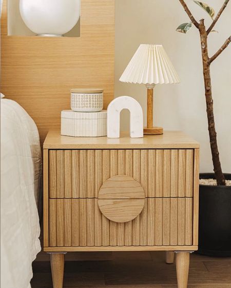 Love this Reese’s nightstand and console table

Accent table / organic modern / affordable furniture / bedroom /


#LTKSaleAlert #LTKHome