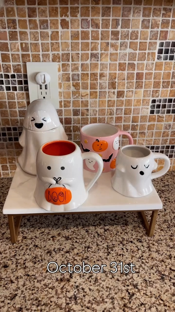 Holiday mugs 🎄🎄🎄

Holidays are in the air and nothing beats a good mug✨
Linking what I can from @target 



#target #targetstyle #holidays #christmas #christmastime
#hotcocoa #mug 

#LTKSeasonal #LTKGiftGuide #LTKHoliday