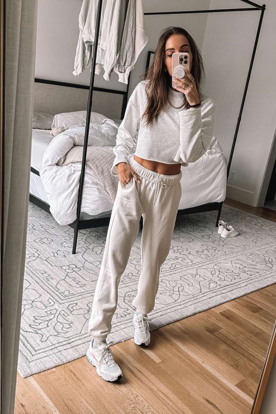 alo sweatpants 30% off! 

#LTKsalealert #LTKfit