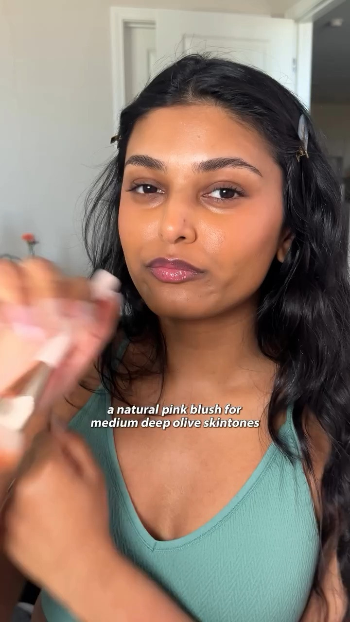 yes you can definitely do a “I woke up like this” look with the  @rarebeauty soft pinch liquid blush in happy #rarebeauty #rareroutine #brownskin #makeuphacks #nomakeupmakeup #brownskinbeauty #beautyreview