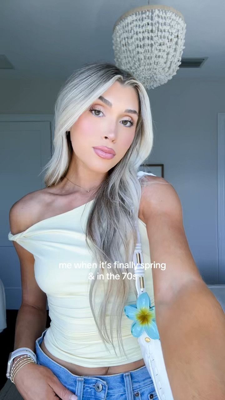 I love spring 🩵💐🍋‍🟩 Wearing this outfit from Abercrombie and it is PERFECT for spring. Wearing an xxs in top and 24 in barrel jeans!

#LTKStyleTip #LTKWatchNow #LTKSeasonal