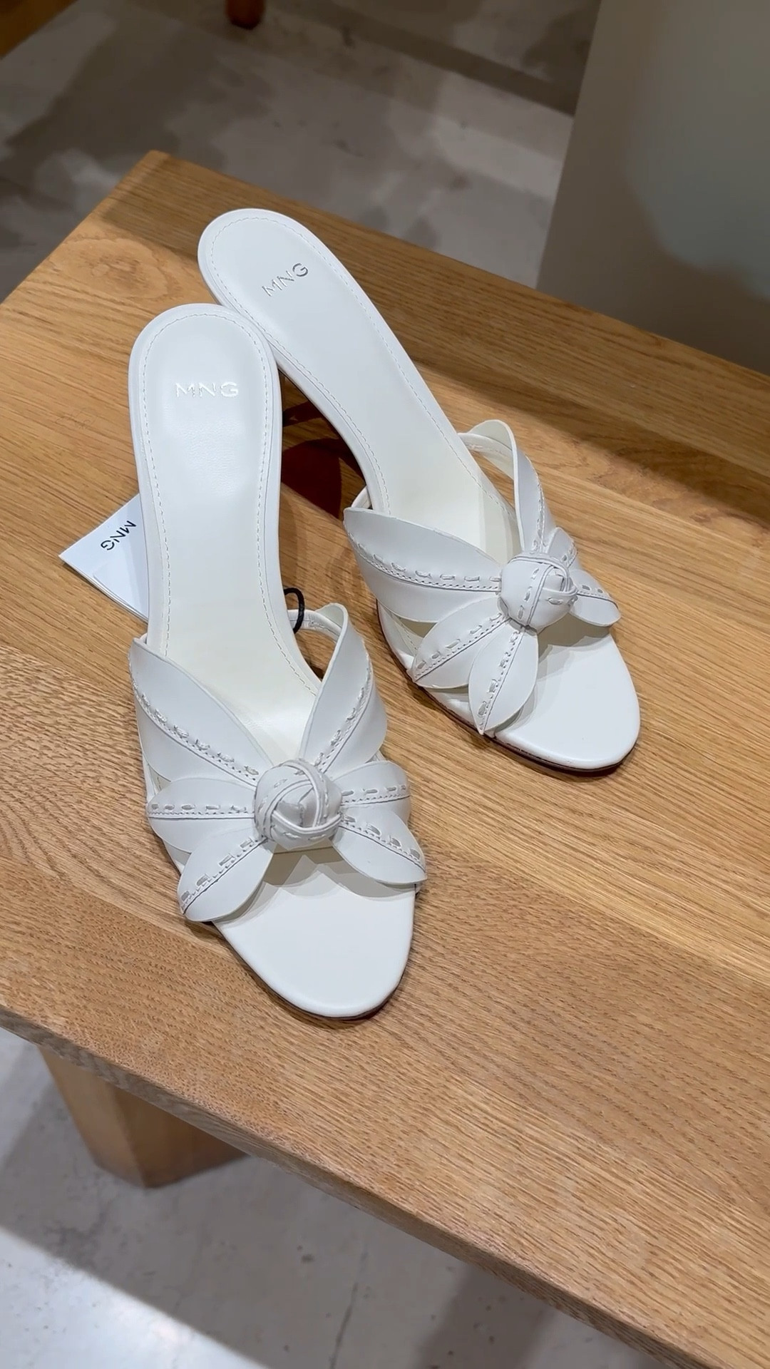 This LEATHER SANDALS is really gorgeous, I'm obsessed 🥹👌🏼

#LTKeurope #LTKspring #LTKshoes