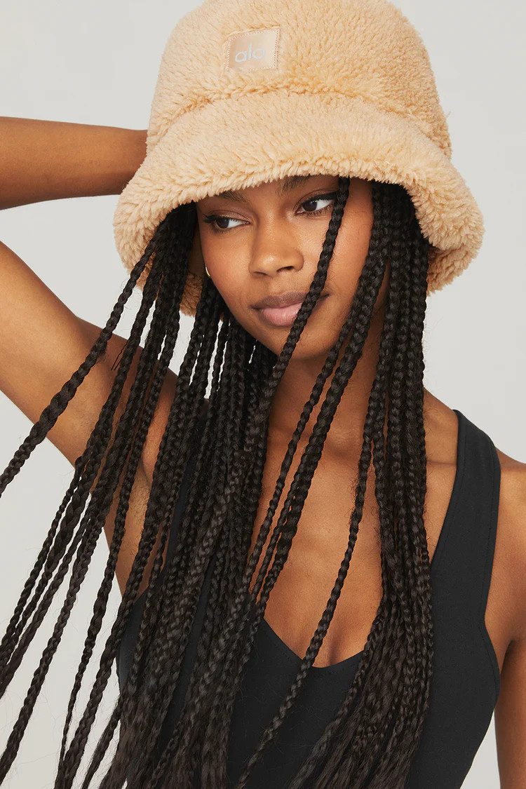 Foxy Sherpa Bucket Hat | Alo Yoga (US)
