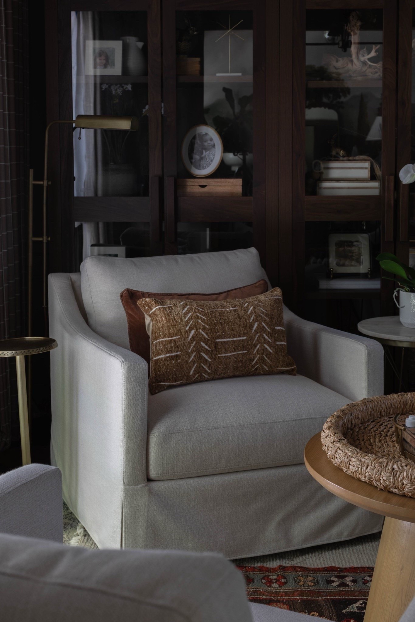 Comfort + character ✨ This vignette features a soft upholstered chair with patterned pillows, styled next to a wooden coffee table topped with a woven tray and checkers set. A side table with orchid decor brings freshness, while the dark wood glass cabinet and vintage-inspired rug make this space feel timeless. 🌸

#LivingRoomInspo #UpholsteredChair #ThrowPillows #CoffeeTableDecor #WovenBasketTray #CheckersBoard #OrchidStyle #WoodCabinet #RugLove #HomeStyling #eanesinteriors



#LTKvlog #LTKHome #LTKOver40