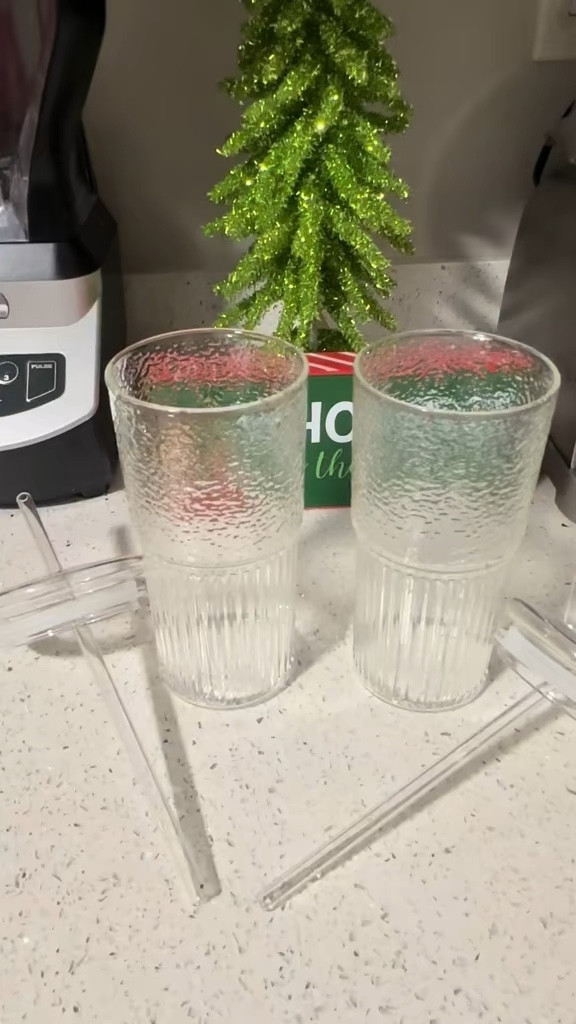 Must have set of glass cups with lid and straw 😍

#LTKmomlife #LTKmorningroutine #LTKHome