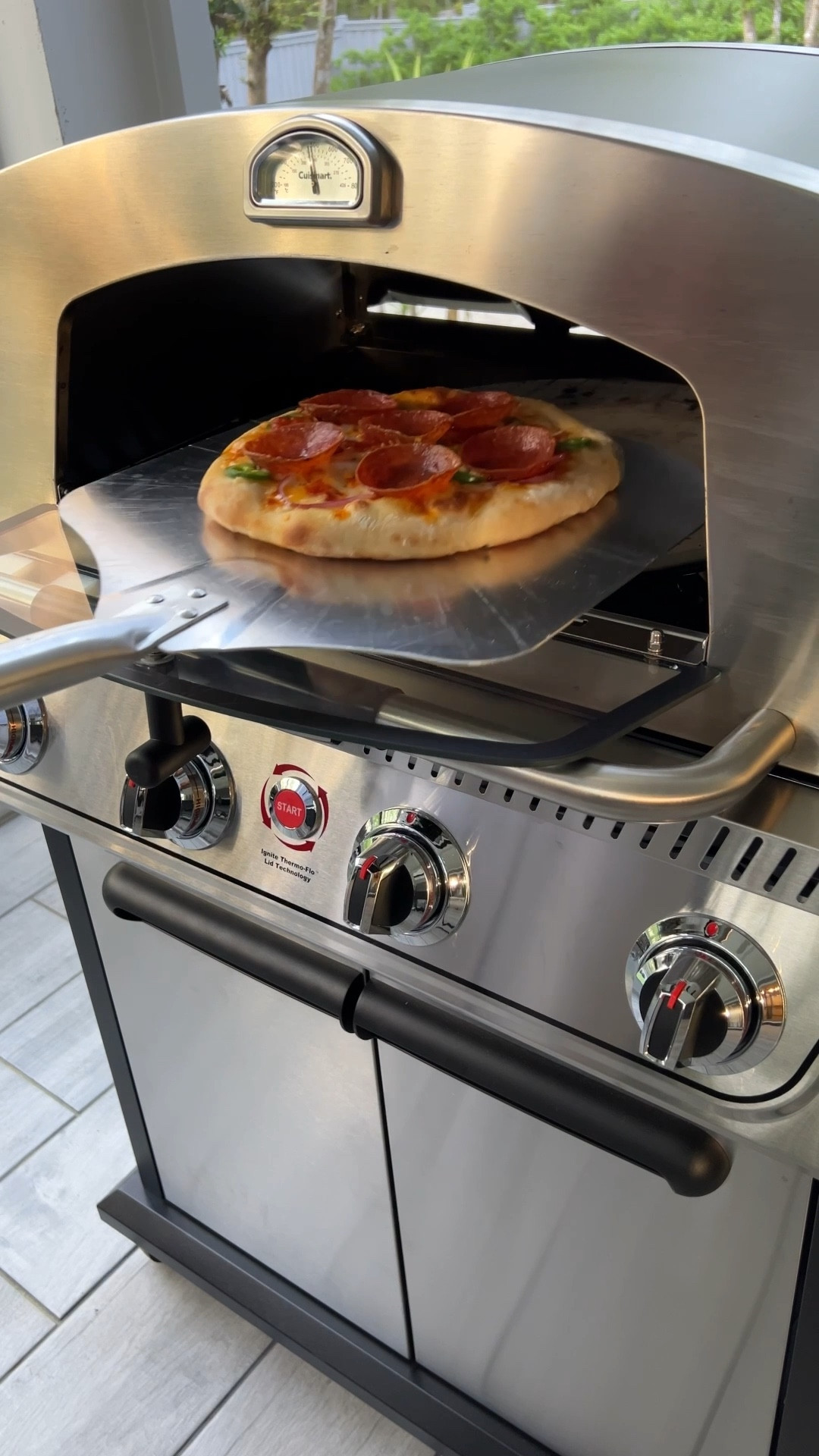 Pizza oven and gas grill all in ONE!! 

#pizzaparty #pizzaoven #grill #grilling #summercookout 