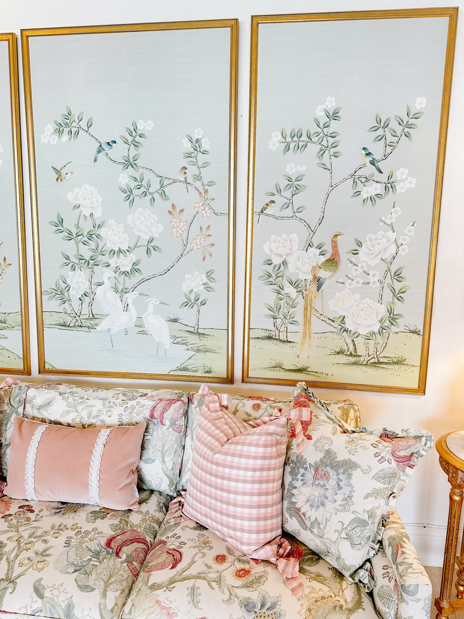 Absolutely obsessed with Caitlin Wilson interiors!! 


Pink pillows | interior design | patterned pillows | wall art | girly decor | girly wall art | girly room | bedroom | bedding | accent pillows | decor | feminine interiors | home decor | 

#LTKFindsUnder100 #LTKStyleTip #LTKHome