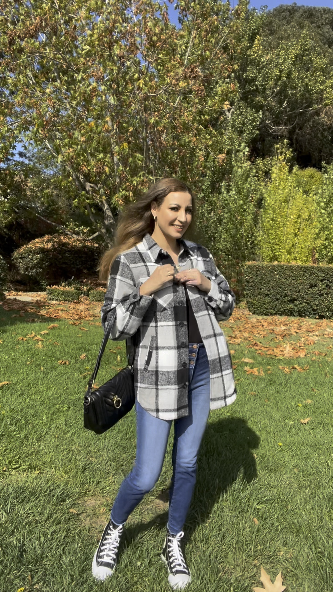 luvamia Chaquetas a cuadros para mujer, de franela, acolchadas, de gran tamaño, con botones.
Size:M
Es gruesa y calientito 

#LTKstyletip #LTKVideo #LTKSeasonal