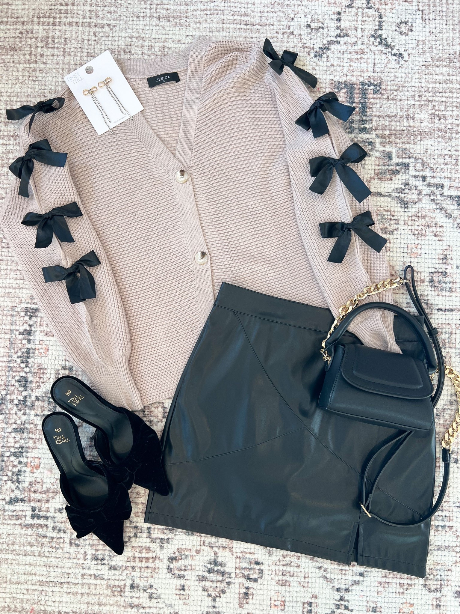 Holiday Outfit Idea

Christmas outfit, holiday outfit, holiday dresses, NYE outfit, NYE dress, target fashion, target finds, Walmart fashion, Walmart finds, Amazon fashion, Amazon finds, Christmas sweaters, midsize fashion, petite fashion 

#LTKHoliday #LTKMidsize #LTKSeasonal