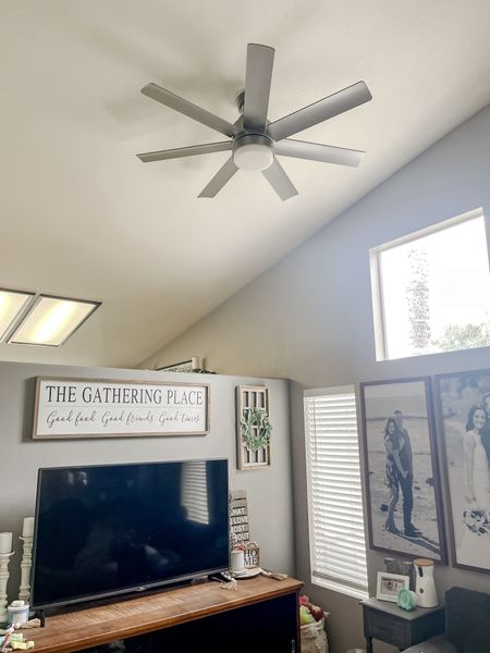 Upgraded our living room fan to the Hunter Brazos 52” 🙌🏼

living room / living room fan / ceiling fan / hunter fan



#LTKhome #LTKsalealert #LTKfamily