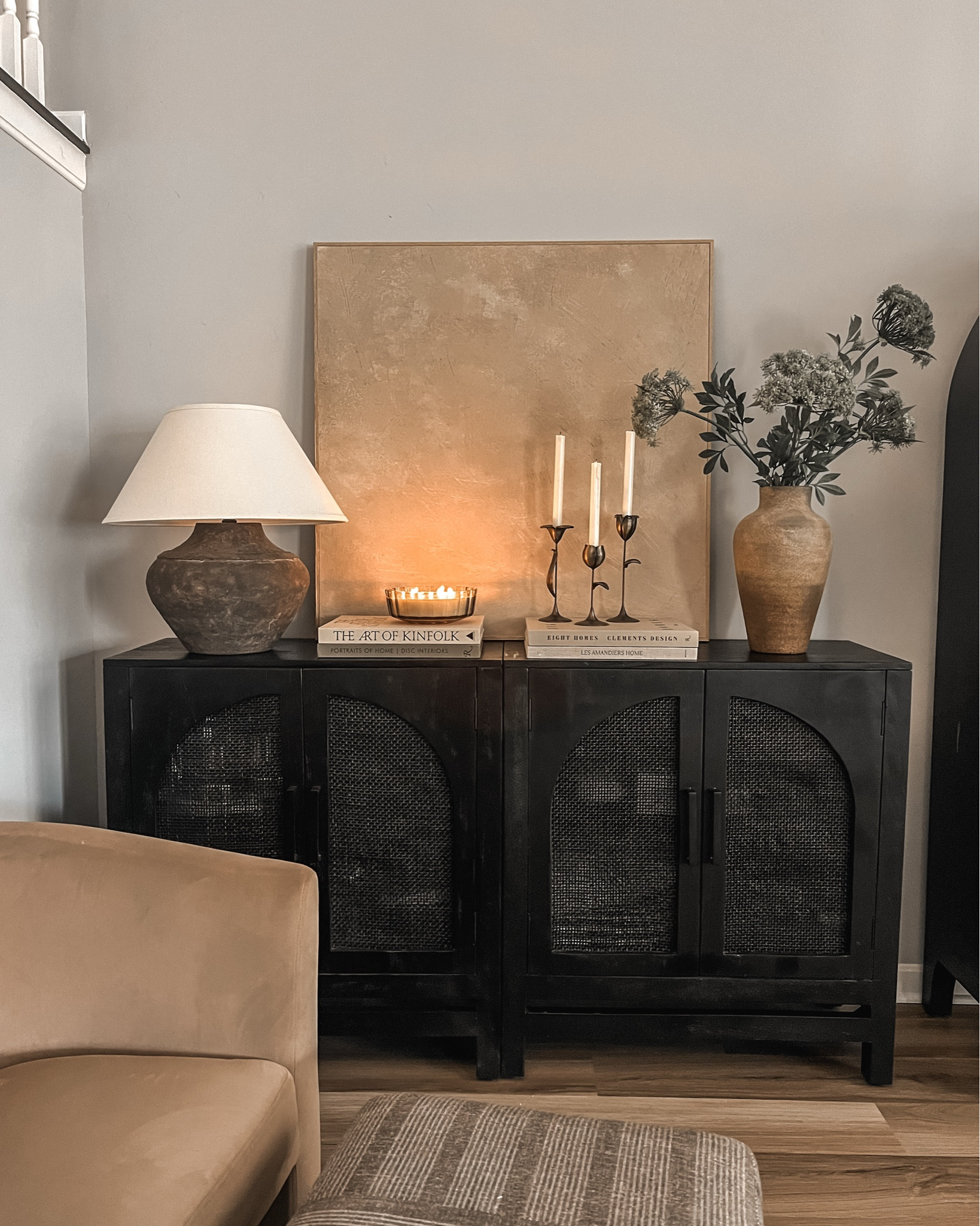 Spring sideboard styling! It’s the floral candlesticks for me — they are too gorgeous! The faux Queen Anne’s are simple but they also make quite the statement, & they’re on sale right now!

Spring Decor | Spring Styling | Home Decor | Living Room | Entryway | Sideboard Styling | Console Styling | Vase Styling | Coffee Table Books | Table Lamp | Spring Florals | Faux Stems

#LTKSeasonal #LTKHome