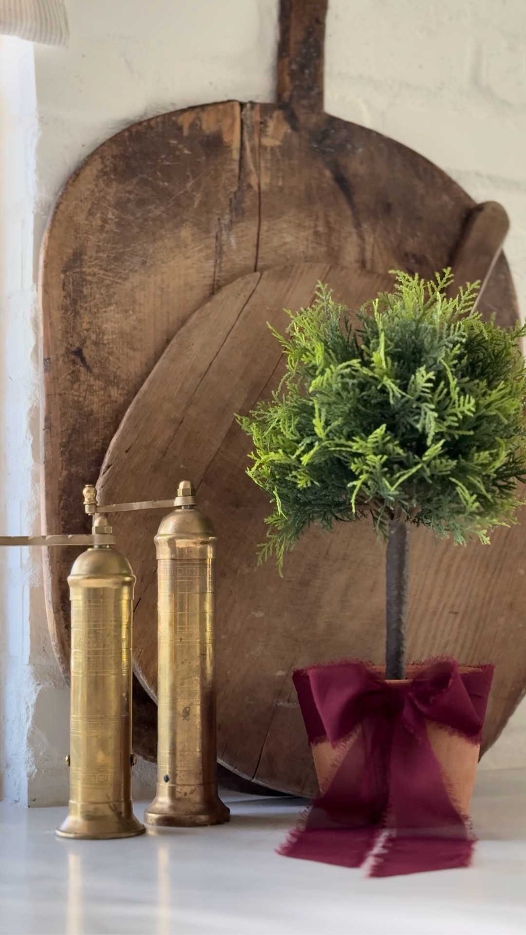 A simple Christmas corner🌲

#LTKHoliday #LTKSeasonal #LTKHome