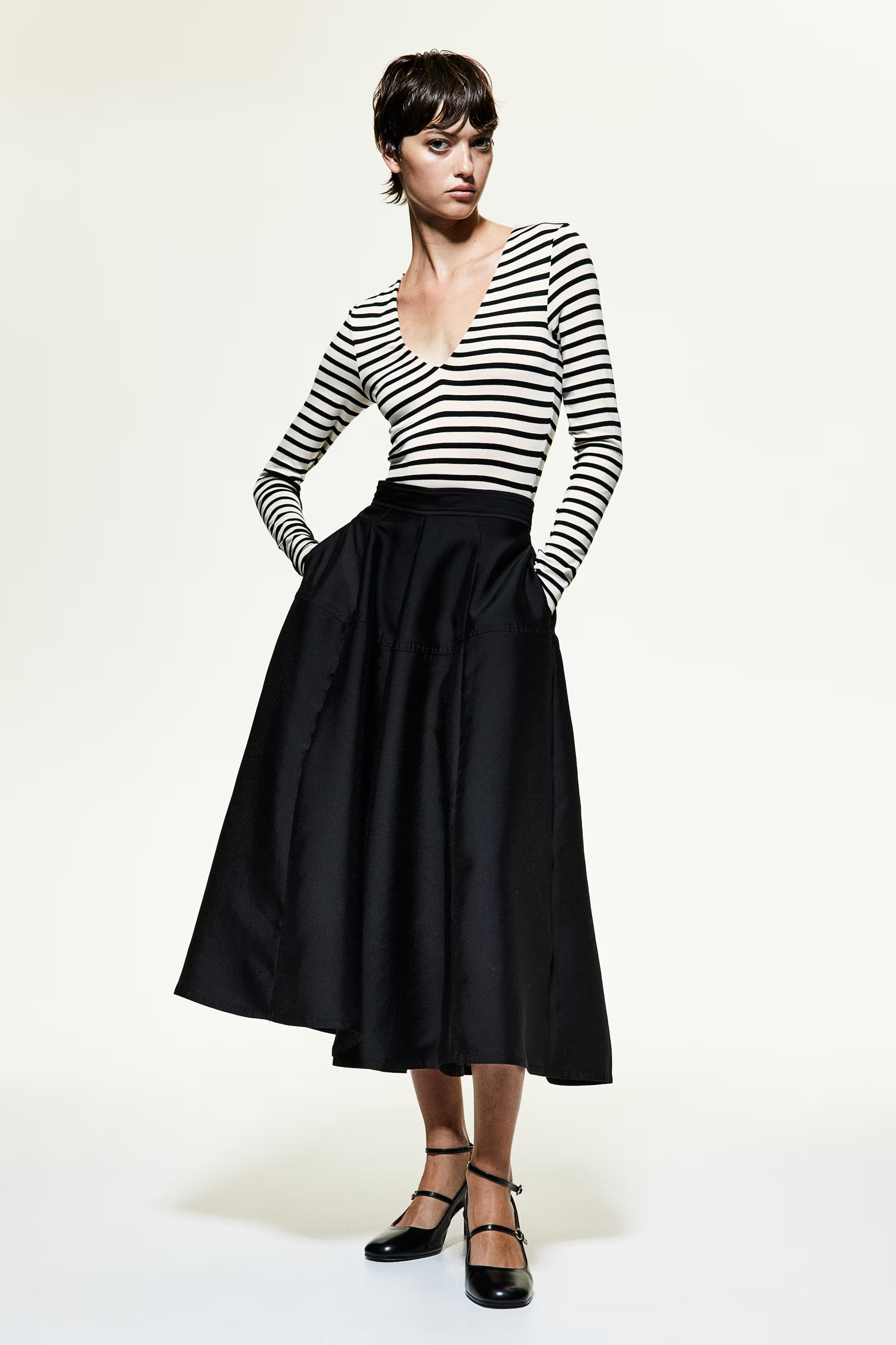 V-neck bodysuit | H&M (UK, MY, IN, SG, PH, TW, HK)