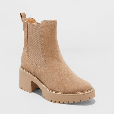 Women's Crispin Chelsea Boots - Universal Thread™ Tan 7.5 | Target