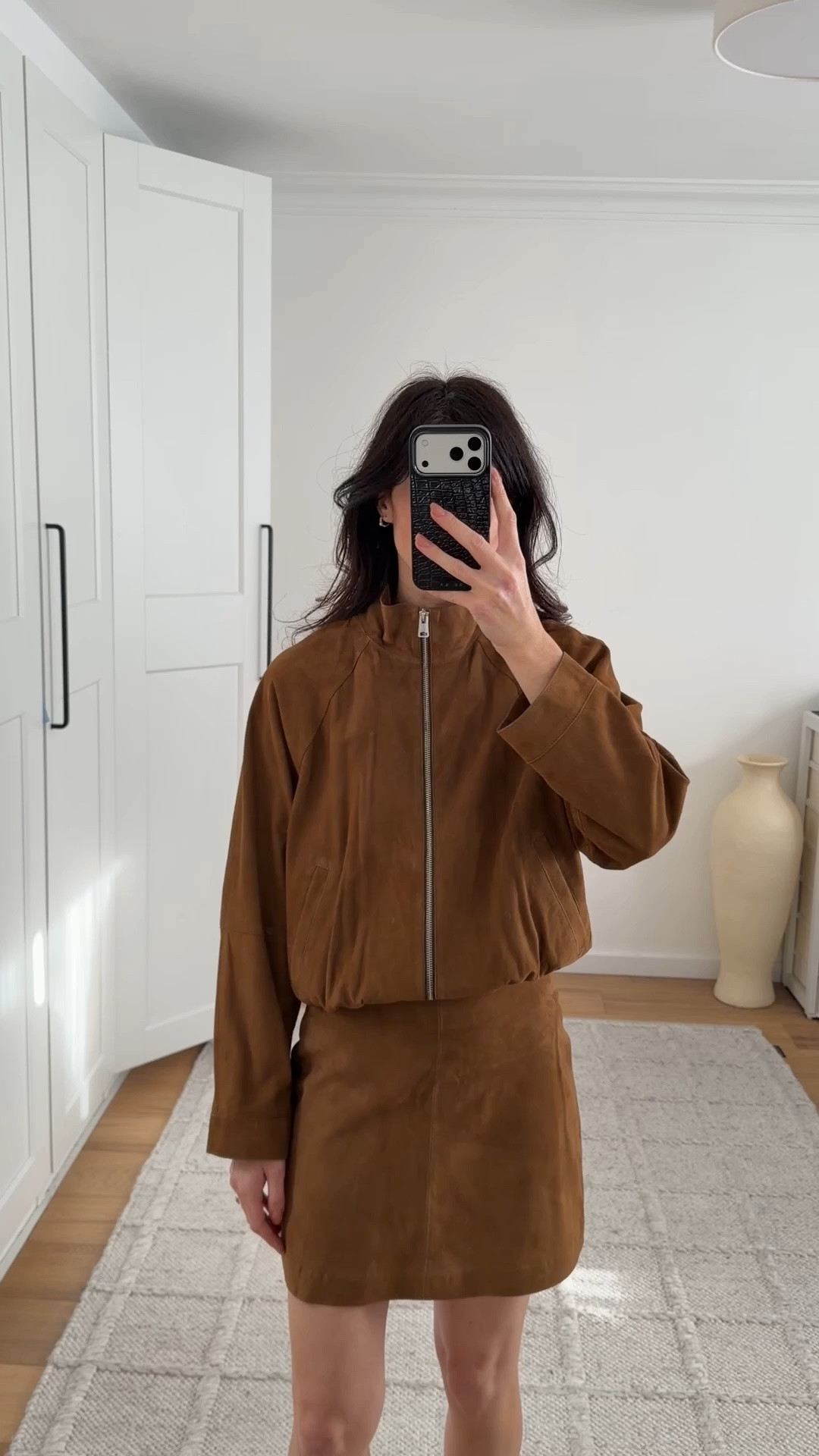 PSA as this chic little suede set is on sale! I’m wearing size S/AU8 in both the jacket and the skirt