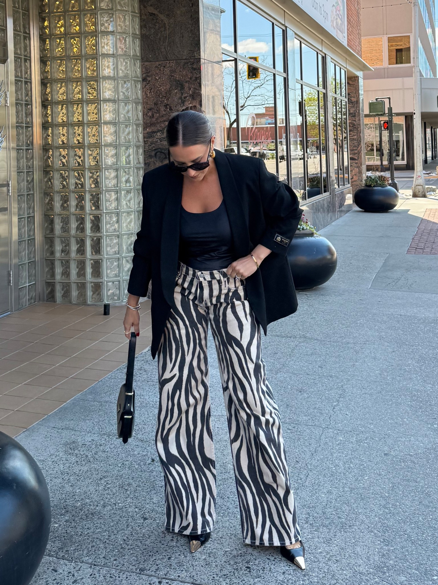 Spring date night outfit 🖤

Denim: 29 (SUPER low rise!!)
Blazer: L/10

#LTKSeasonal #LTKWatchNow #LTKStyleTip