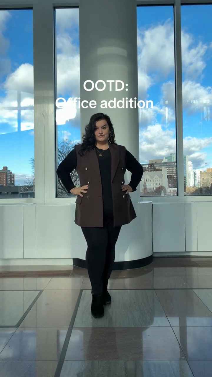 #momsover30 #ootd #office 
This is a typical outfit I would wear in the office 

#LTKmorningroutine #LTKgrwm #LTKWorkwear