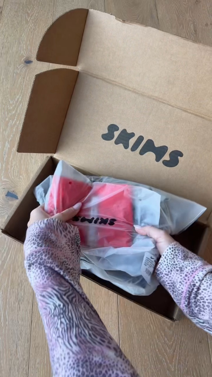 Skims Haul 🛒 trying some new skims/ Nike arrivals ✨ I will have these added to my LTK in the skims section. I will post a try on soon 🫶🏻

#LTKootd #LTKActive #LTKfitnessgoals