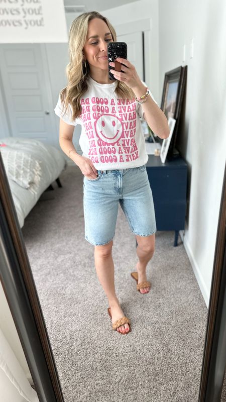 Love how flattering these Jean Bermuda shorts from H & M are!

Top: TTS
Shorts: TTS


Summer style / spring fashion / Amazon finds 

#LTKstyletip #LTKunder50 #LTKSeasonal