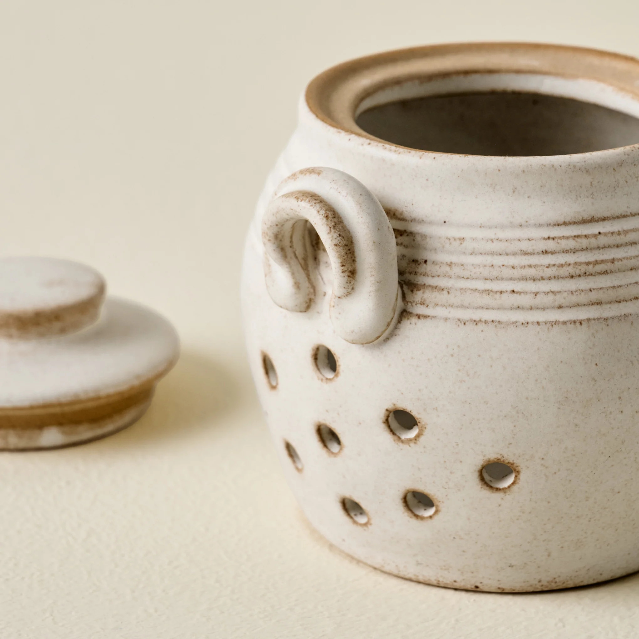 French White Garlic Keeper | Magnolia