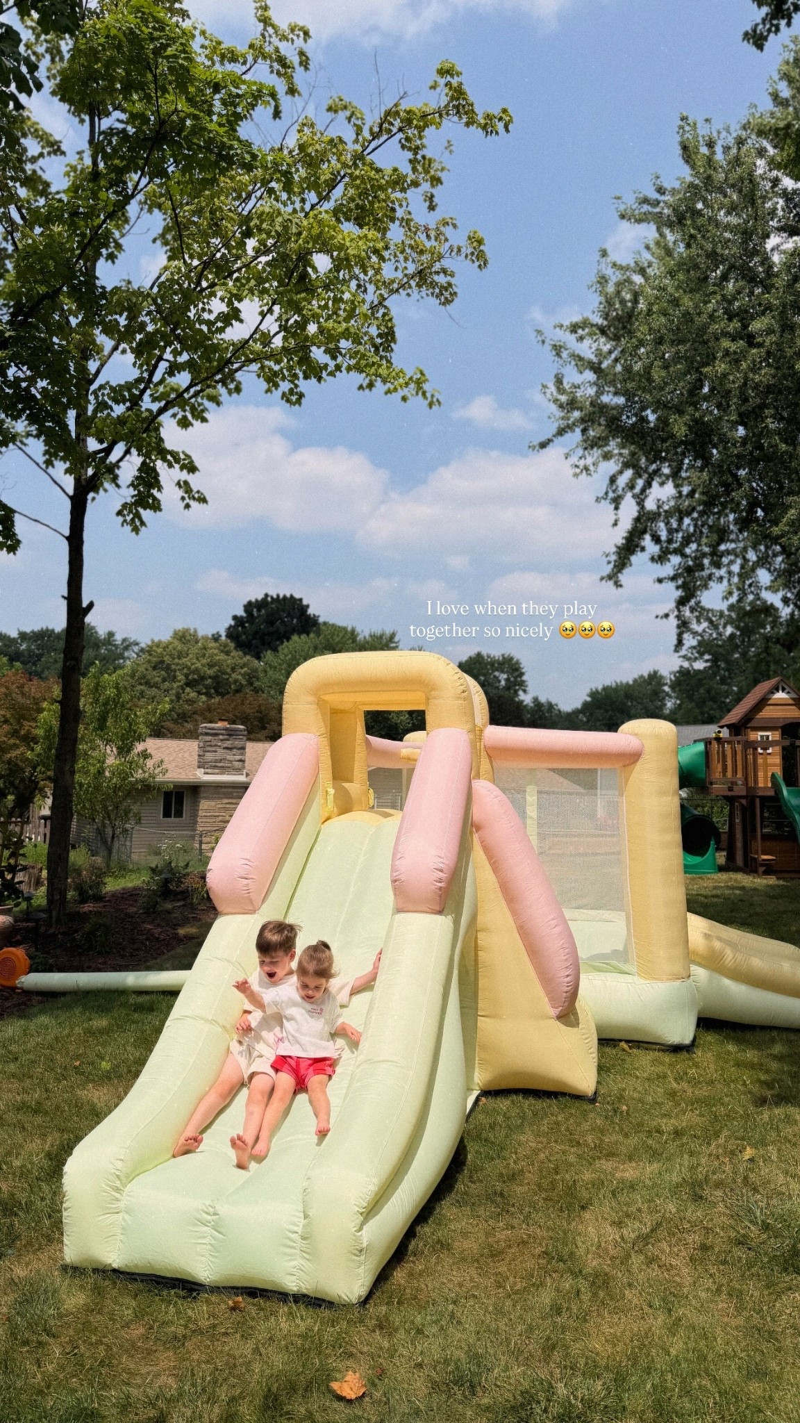 I love when they play together so nicely 🥹🥹🥹