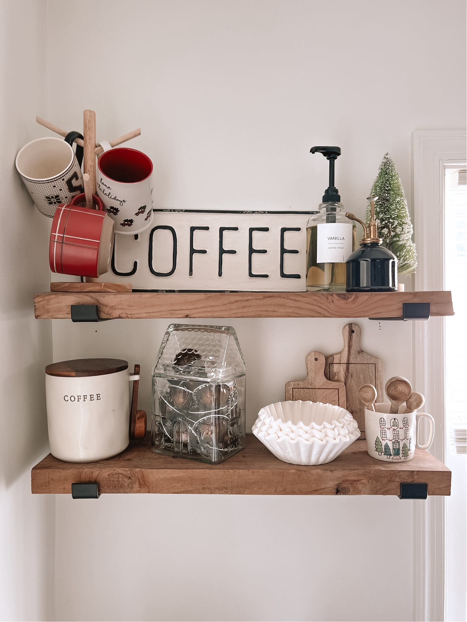 My Christmas kitchen and coffee bar display ❤️

Christmas decor, Christmas kitchen, coffee bar, holiday decor

#LTKHome #LTKSaleAlert #LTKHoliday