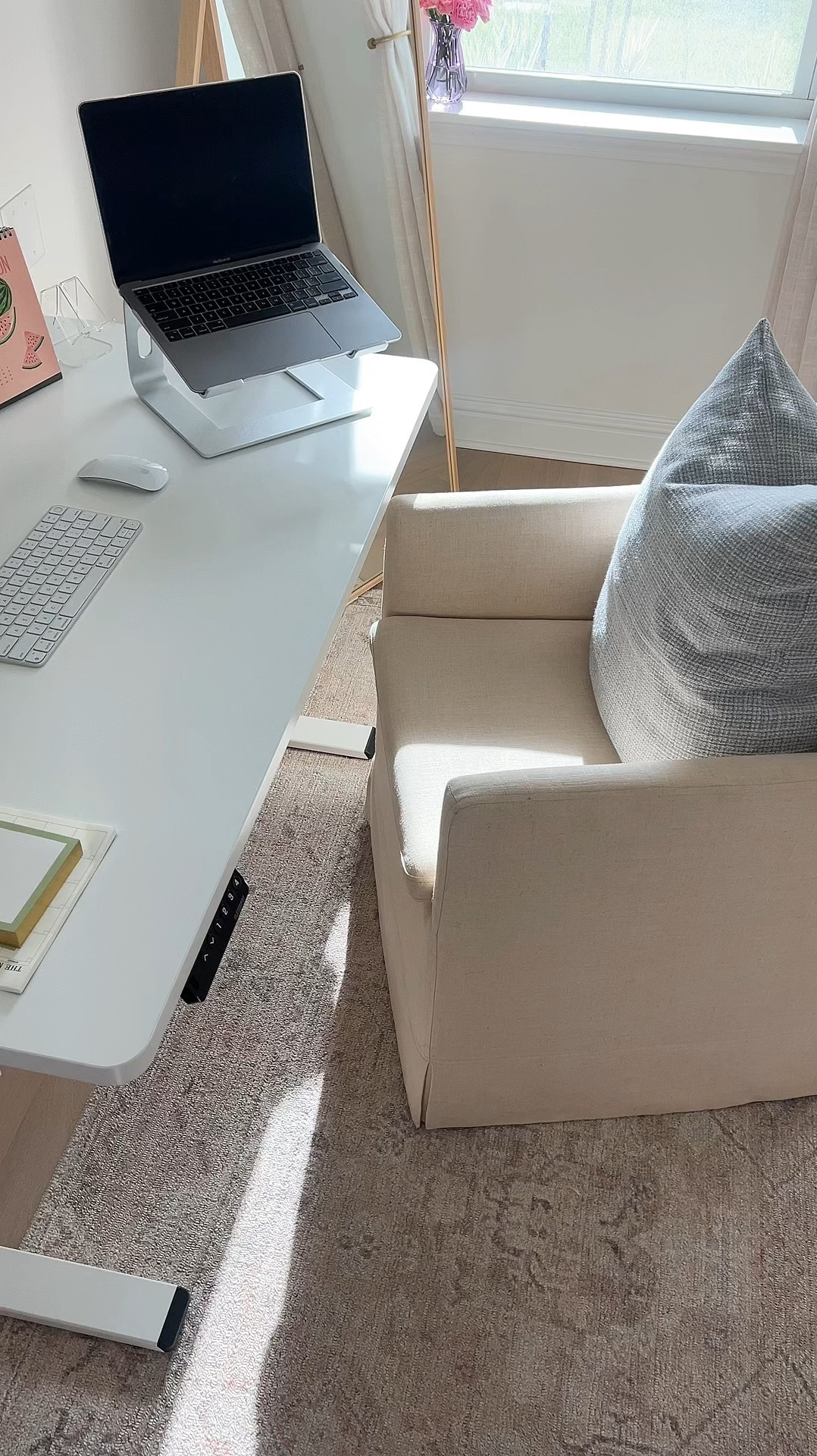 My office tour 💌

#officedecor #wfhsetup #homedecor #coastaldecor #neutral #lightandbright #officespace #girly #interiordesign

#LTKHome #LTKFindsUnder100