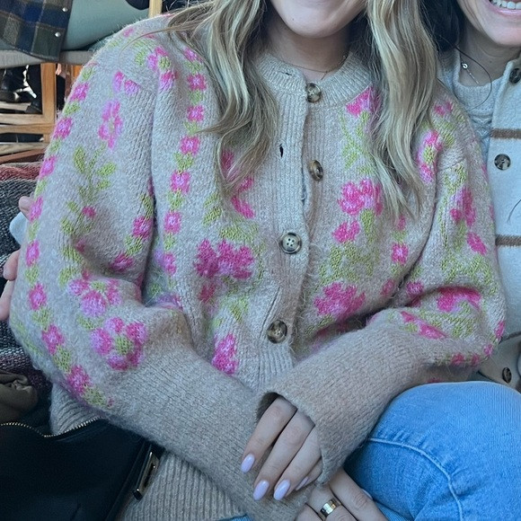 Zara Floral Beige and Pink Floral Button Up Cardigan Sweater | Poshmark