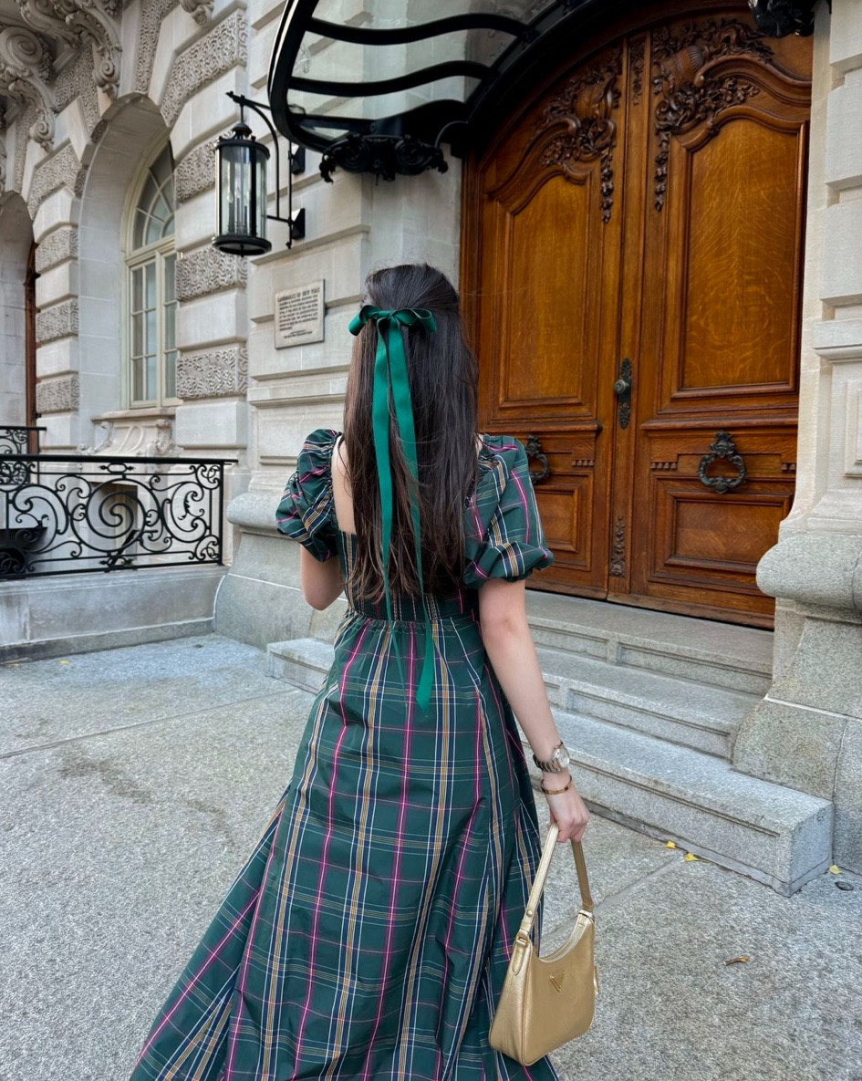 The Matilda is one of my favorite silhouettes from Hill House, and I always love their tartans. I paired it with a dramatic hair ribbon, also from Hill House, and my gold Prada re-edition, for a look that’s perfect for ringing in the holiday season   

#LTKItBag #LTKHoliday #LTKStyleTip