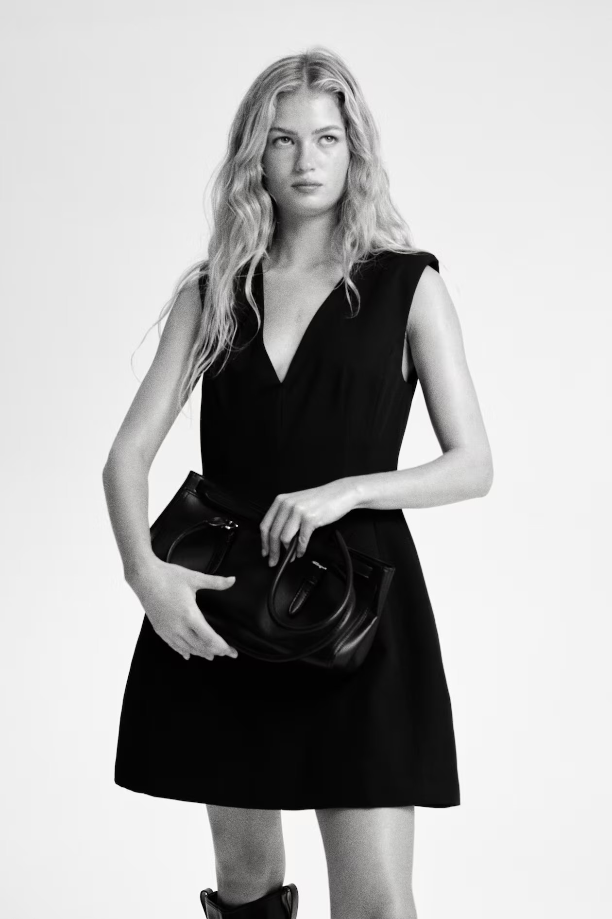 V-neck dress | H&M (UK, MY, IN, SG, PH, TW, HK)