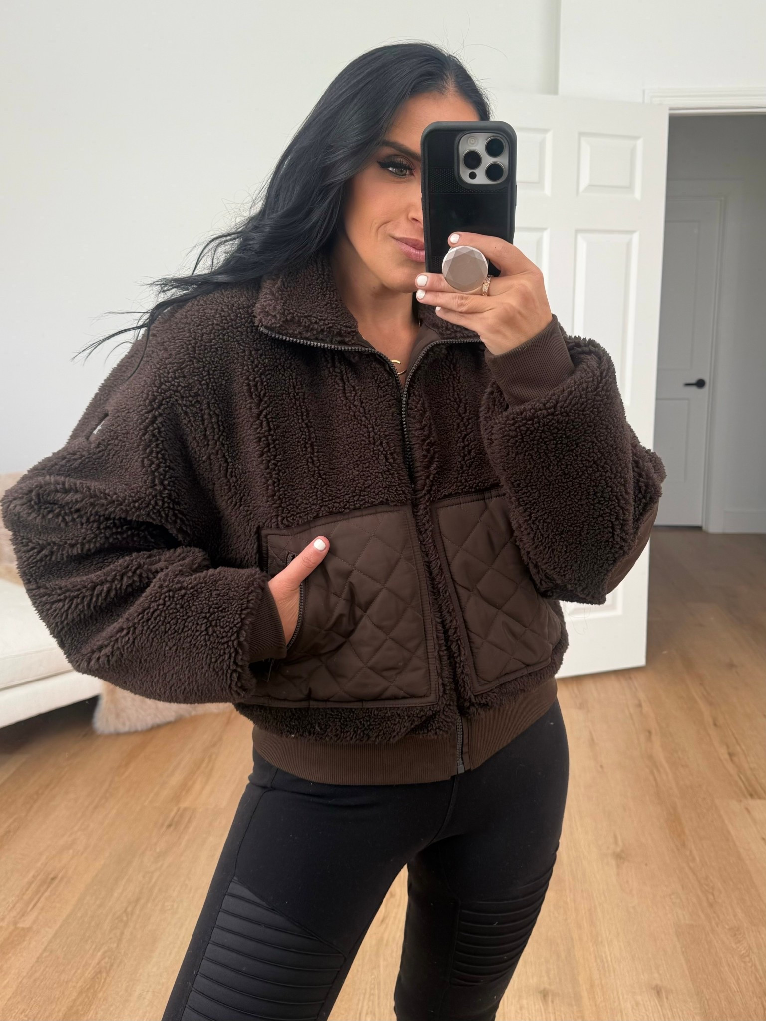 Alo Sherpa Edge Bomber. Alo Motto Leggings.