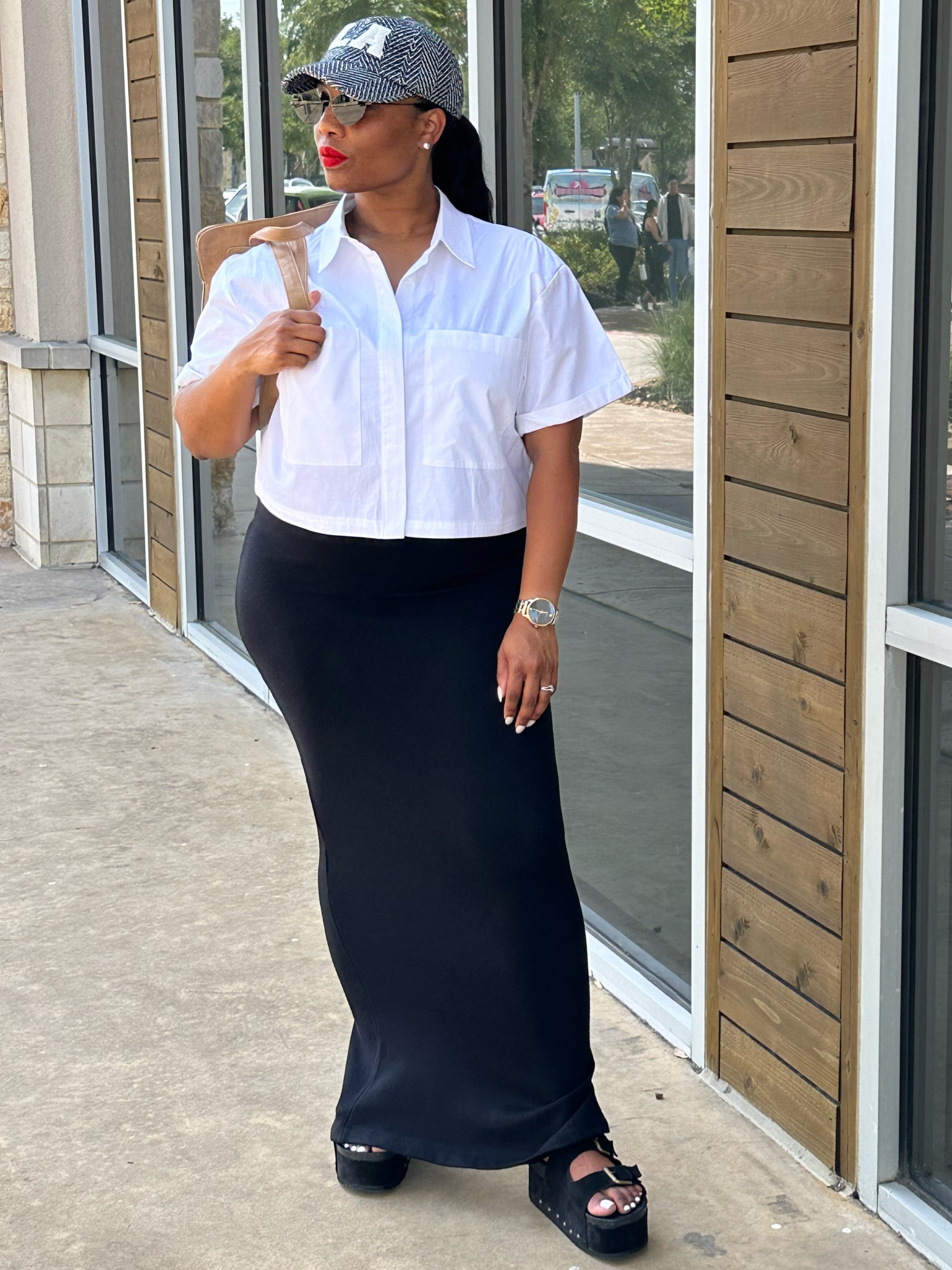 A fitted maxi skirt can absolutely be casual and cute!!! 






Maxi skirt • casual outfits • platform sandals • Birkenstock dupes • intentionally blank • cropped white shirt • baseball cap • black and white outfits • intentionally blank • forever 21 • Amazon • H&M 

#LTKshoecrush #LTKmidsize #LTKcurves