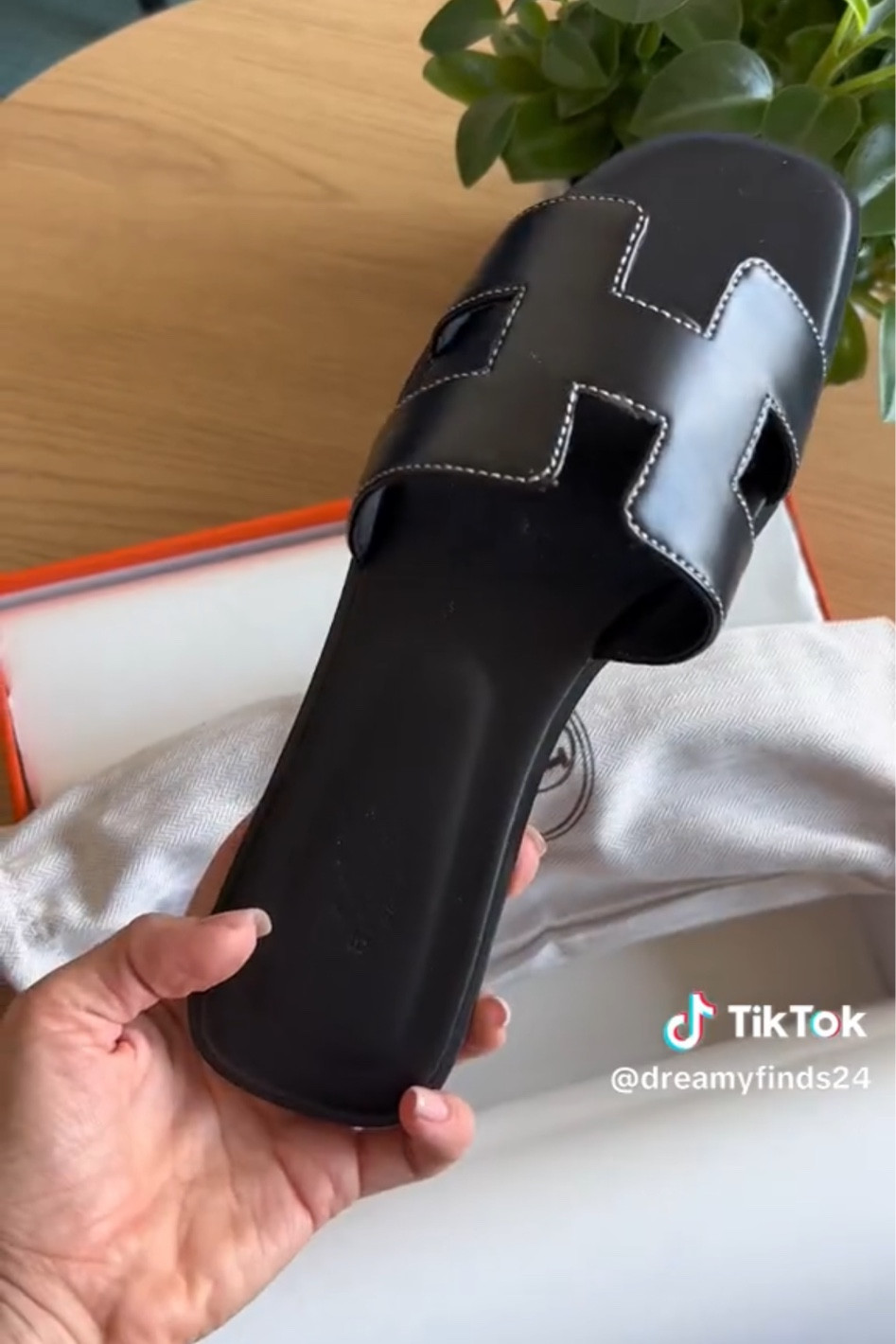 Hermes Oran slides from aliexpress 

#LTKStyleTip #LTKSaleAlert #LTKFindsUnder50