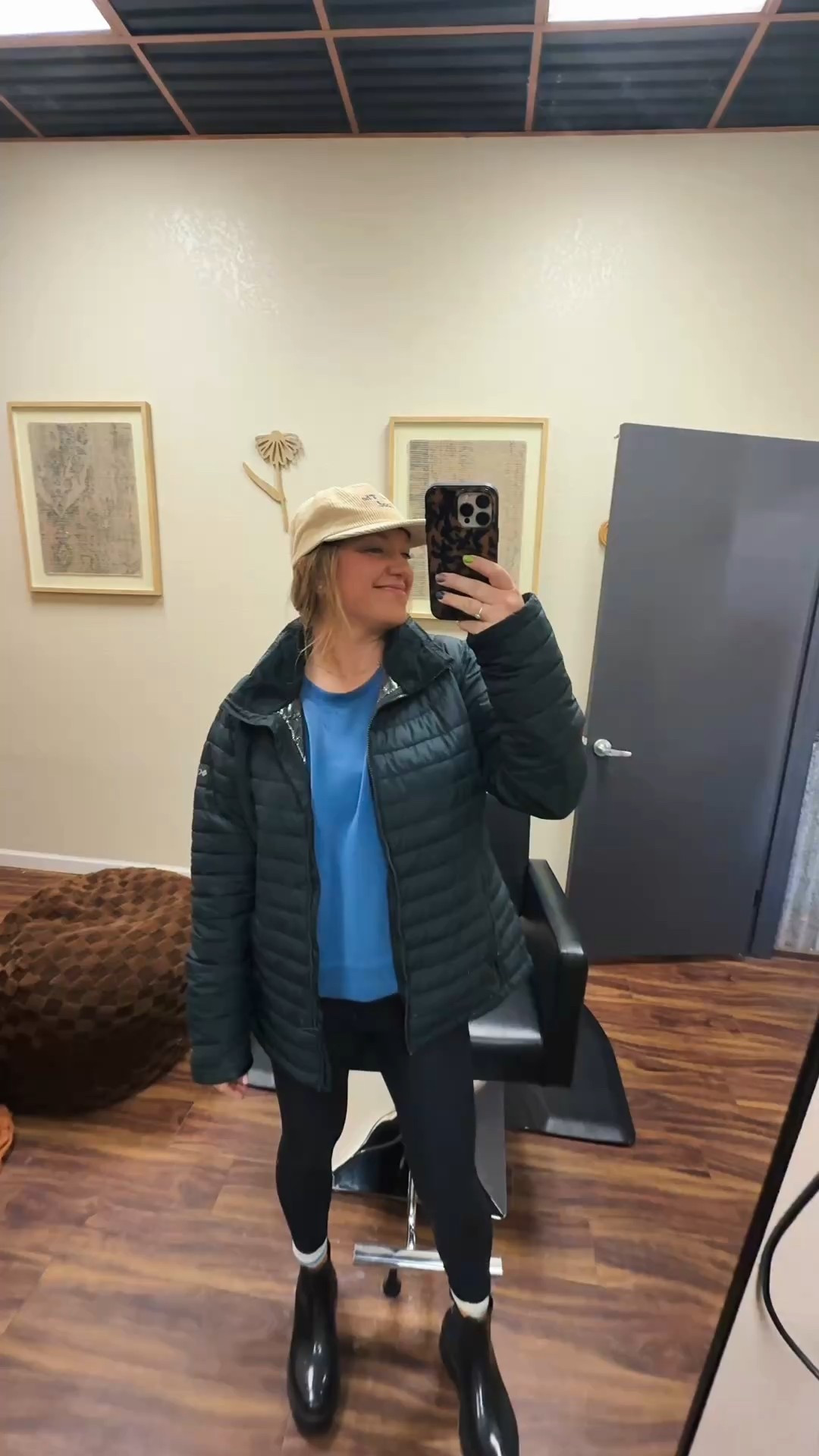 Officially winter time over here… and I’m living in layers ❄️🤍

Bundle me up but make it cute.
Fun day behind the chair in all the cozy fits and comfy staples.



#LTKSeasonal #LTKHoliday #LTKootd