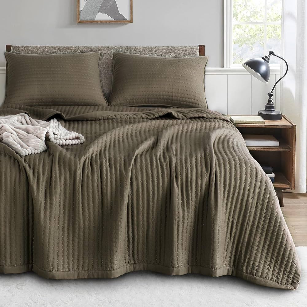 KASENTEX Cub Brown Queen Size Quilt Bedding Sets with Pillow-Shams, Lightweight Soft Bedspread, D... | Amazon (US)