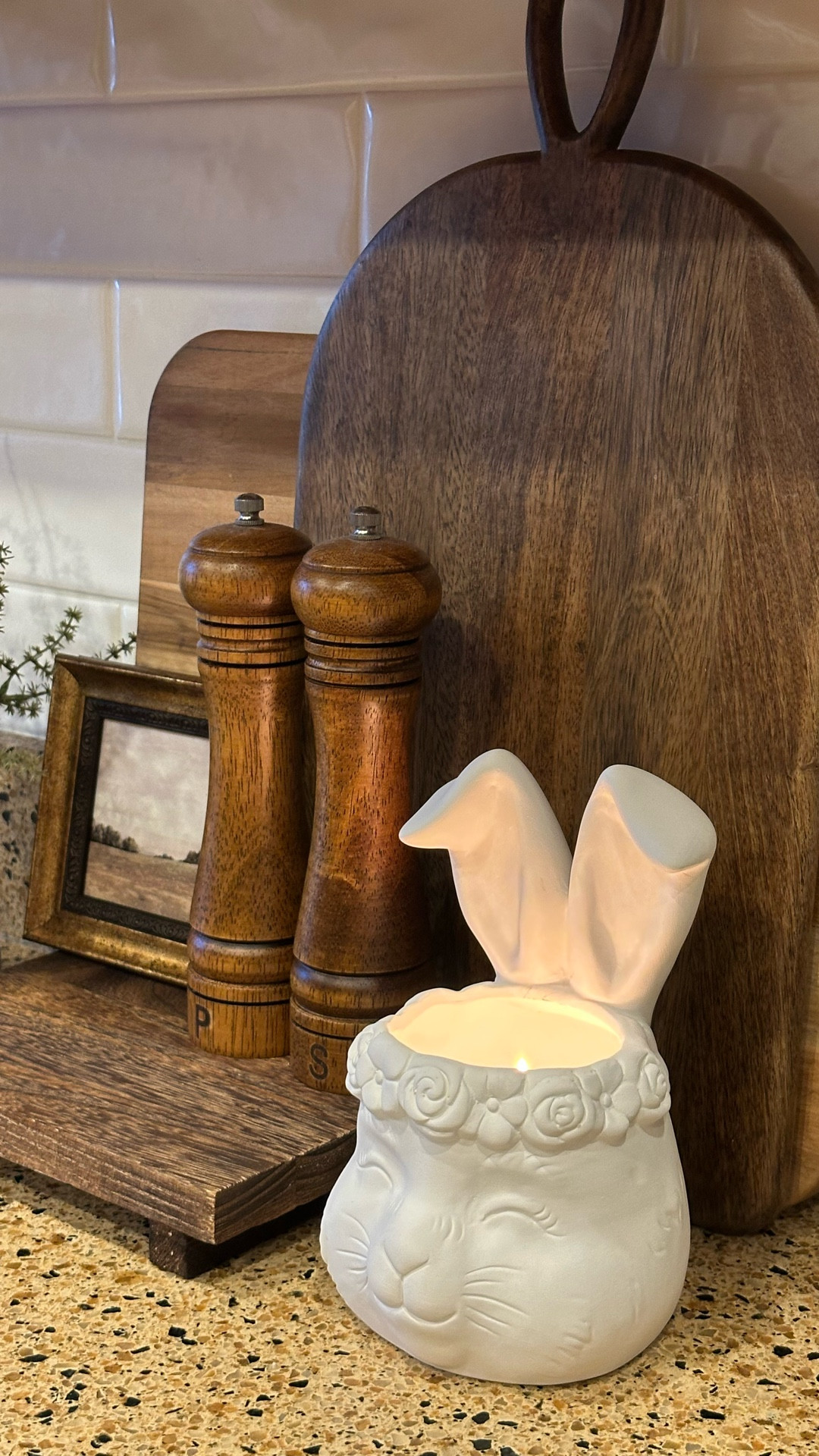 Create a fresh spring kitchen vignette  involves creating curated, functional pieces using items like bread boards, salt & pepper grinders, fruits, artwork and greenery to make your kitchen feel cozy and lived-in. After all the kitchen is the heart of your home and the possibilities are endless! 