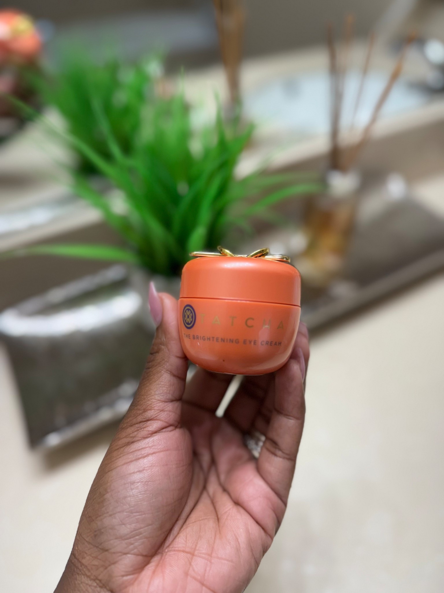 I love a good eye cream and this one is GOOOOOOD!