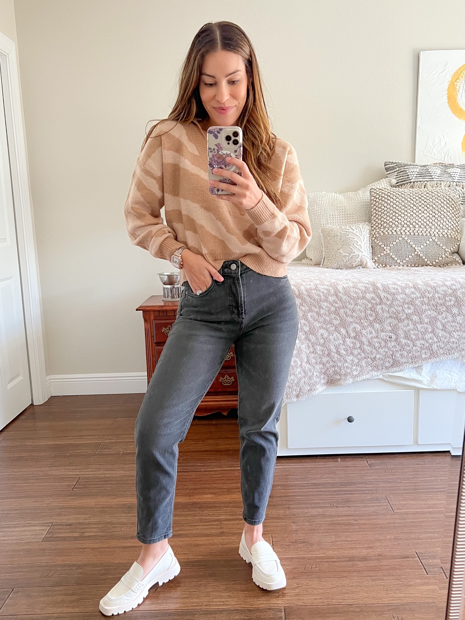 Todays OOTD is “mom on the go!” These mom jeans from Target are on sale for $15 and when I say RUN, I mean it! The fit is great and so comfortable. 

#target #wildfable #ootd #targetdenim
#targetstyle #sale #outfitinspo #workfromhome #momonthego #momfit #dolcevita 