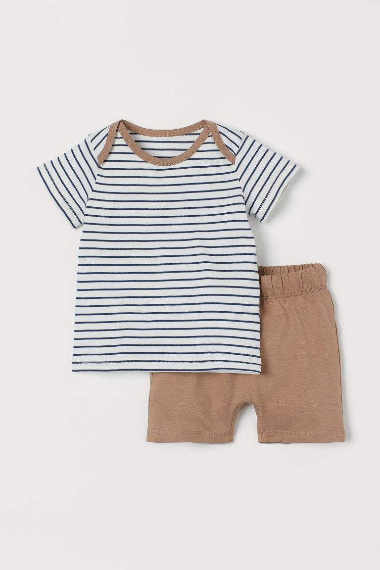 Set with T-shirt and shorts in soft, organic cotton jersey. T-shirt with overlapping sections at ... | H&M (US + CA)