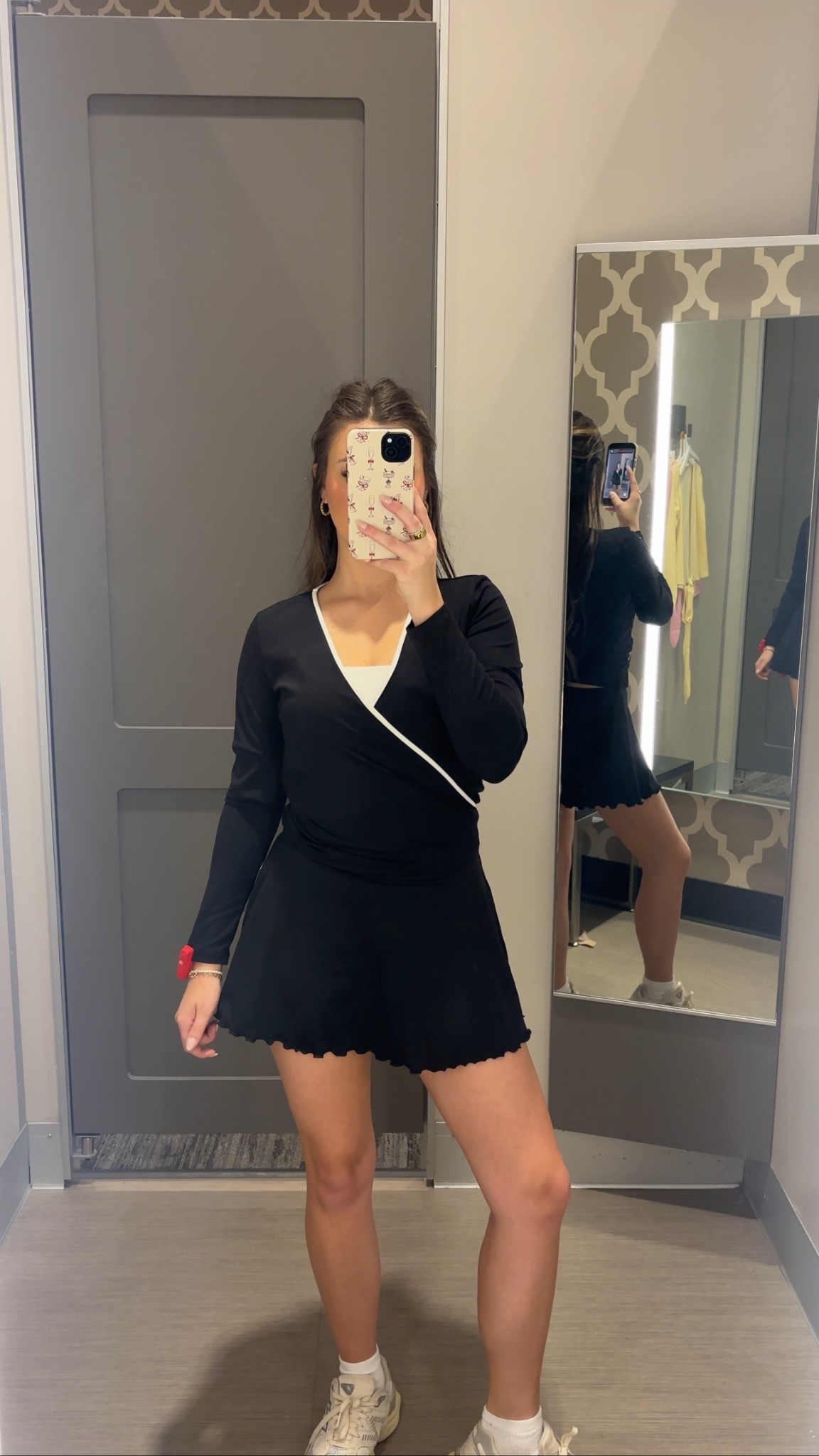 pilates set from target!! 


target activewear. pilates wrap top. black wrap top. pilates top 