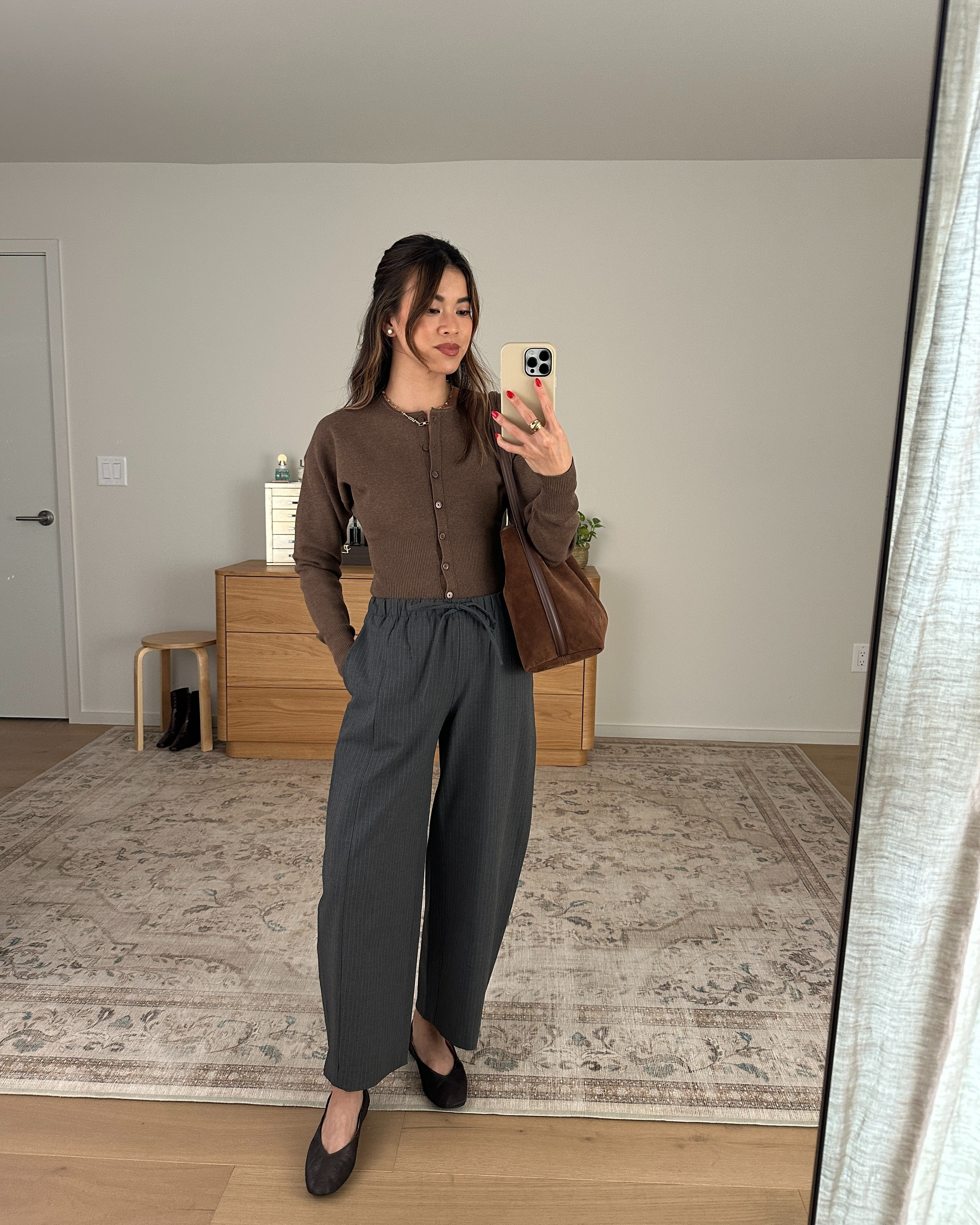 I love how flattering this @Aritzia cardigan is!

Sizing info: 
-Aritzia Golightly Cardigan - Wonder Yarn (Size XS in Heather Dark Chocolate) 
-Aritzia Commentary Pant (Size 2XS in Hthr Chrcl/Nmd Tup) 

Aritzia Fall New Arrivals, Aritzia Sweaters, Aritzia best sellers, best pieces from Aritzia for petite, what pants from Aritzia will fit if youre petite, Petite style guide, how to dress if you’re petite, Petite style, petite fashion, mom outfit, mom style, petite pants, petite outfit ideas, petite outfits, best pants for petite, Fall style, Fall outfits, vacation outfits, Aritzia try on,

#LTKootd #LTKSeasonal #LTKPetite