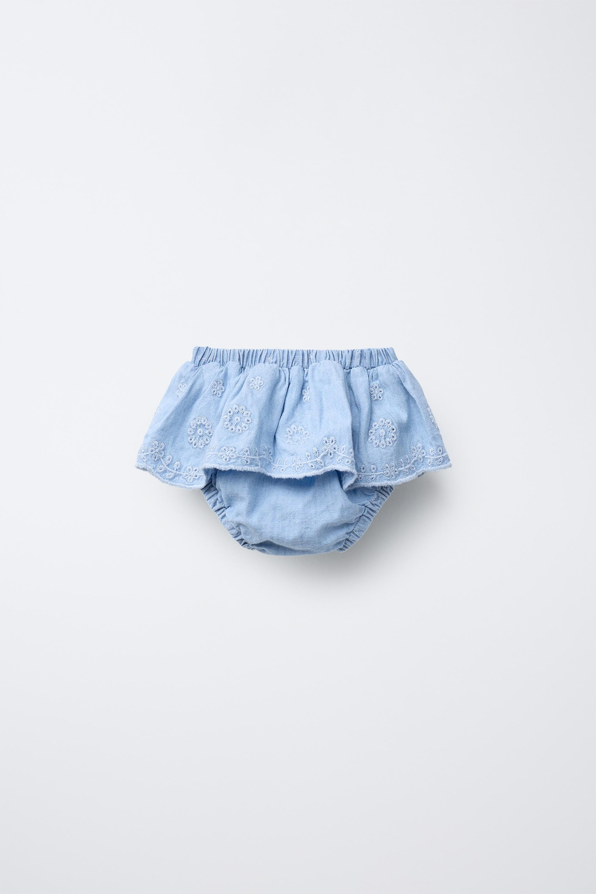 Denim bottoms with elastic waistband. Ruffle appliqué and embroidered detail. | Zara US