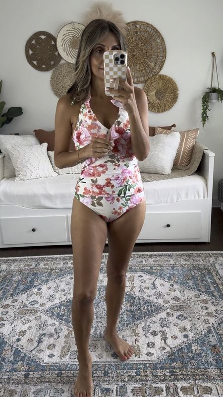 Cupshe bathing suit 
Size small
One piece full coverage 
Comes in sold colors as well 

#LTKTravel #LTKSwim #LTKStyleTip