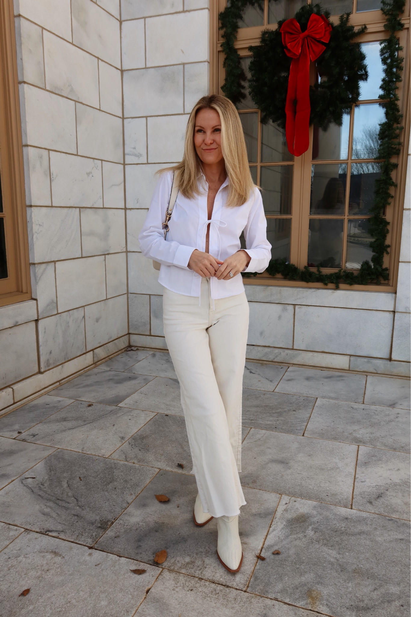 winter whites

top: xsmall
jeans: 25

#LTKFindsUnder100 #LTKSeasonal #LTKSaleAlert