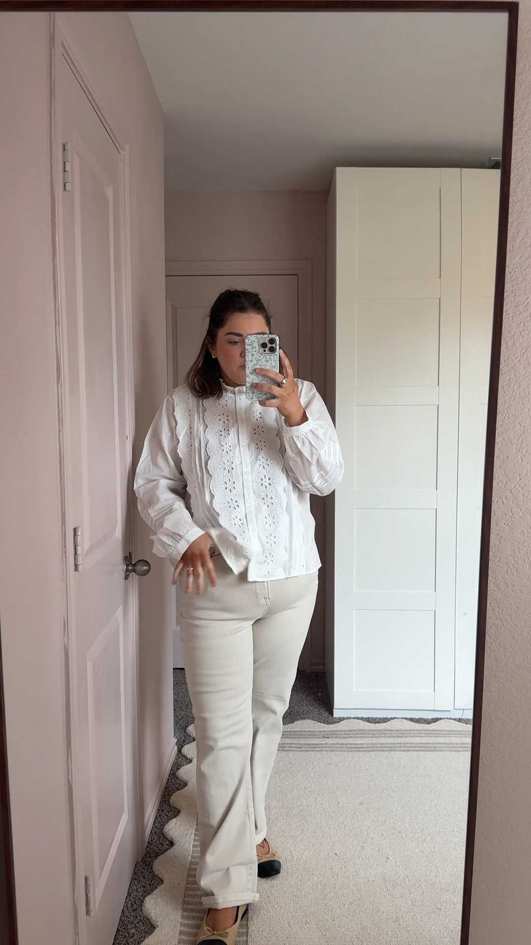 Straight jeans that didn’t work for my apron belly but I still love for fall. Wearing XL in top and 32 in jeans. ￼

#LTKootd #LTKMidsize